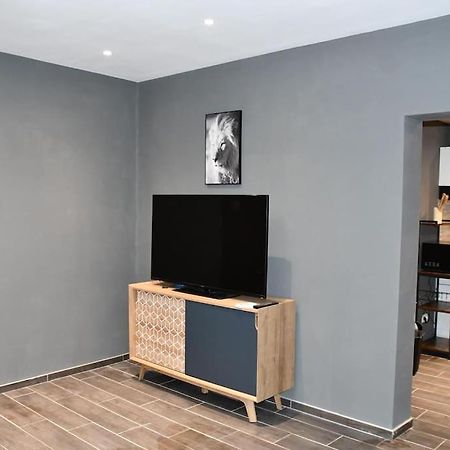 Logement In Wood Brugelette Exterior photo