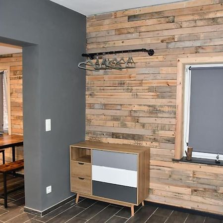Logement In Wood Brugelette Exterior photo