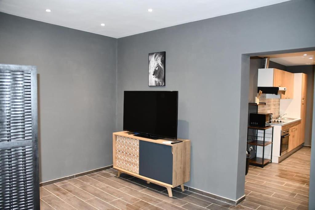 Logement In Wood Brugelette Exterior photo